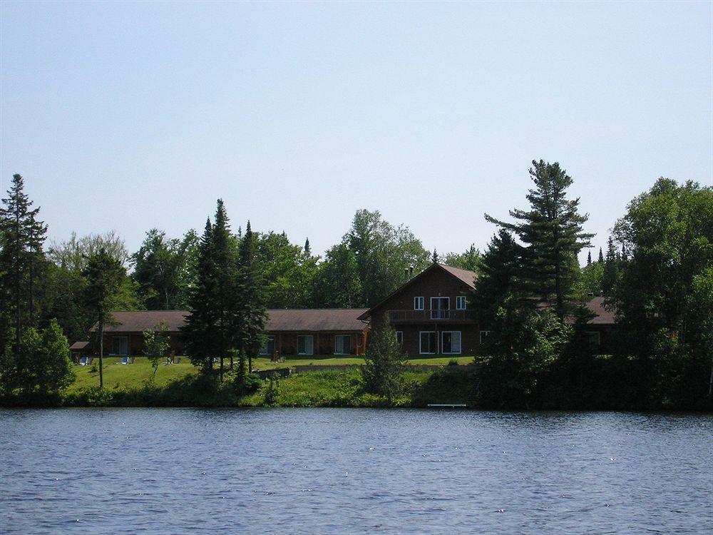 Motel Ours Bleu Lac-Saguay Exterior photo