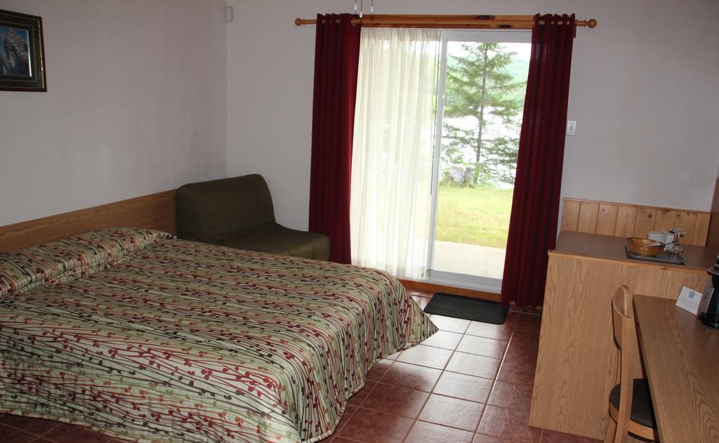 Motel Ours Bleu Lac-Saguay Room photo