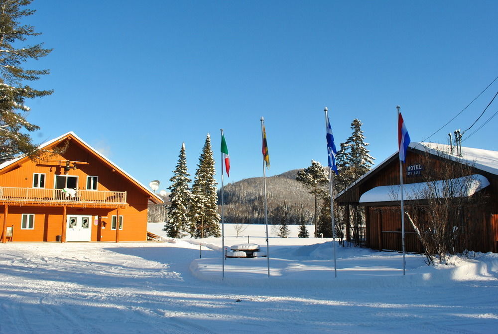 Motel Ours Bleu Lac-Saguay Exterior photo