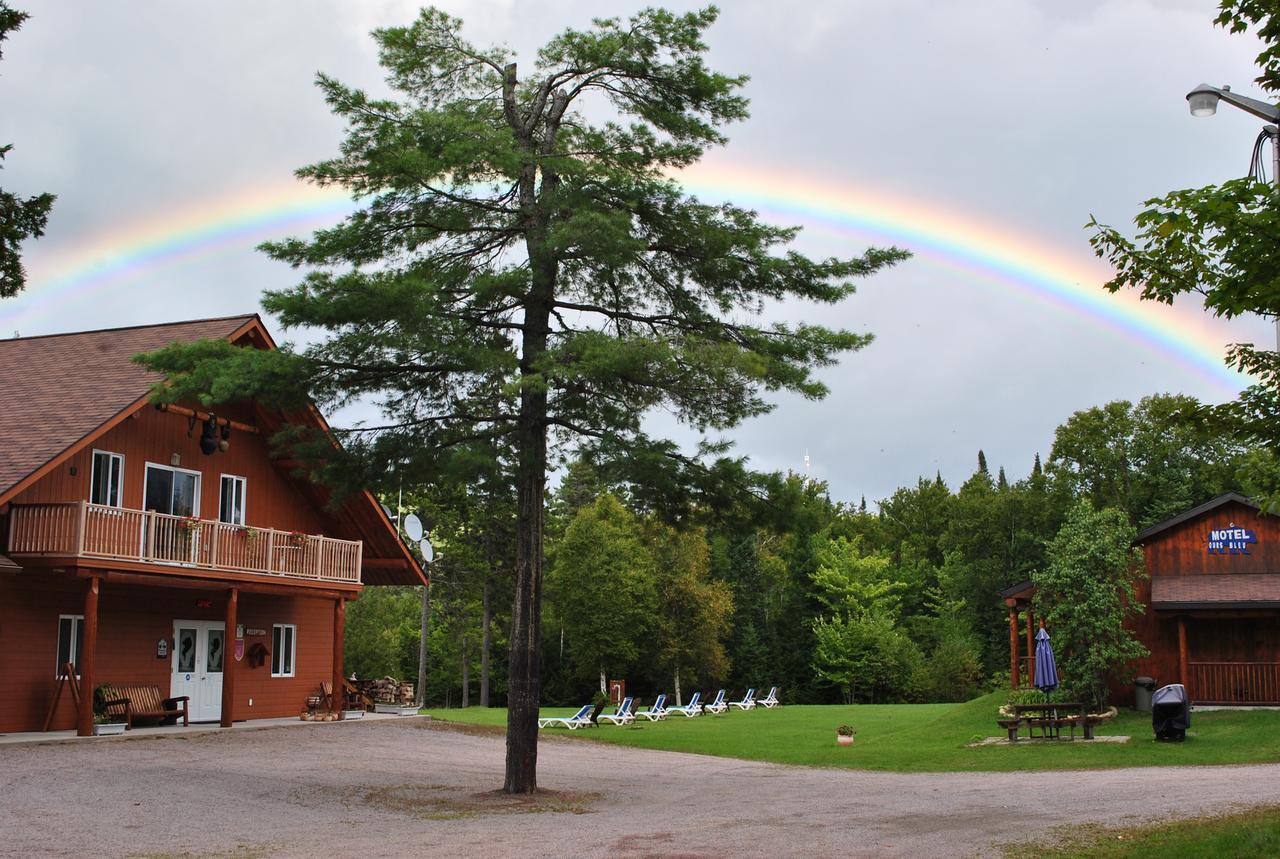 Motel Ours Bleu Lac-Saguay Exterior photo