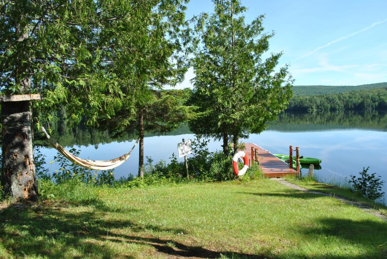 Motel Ours Bleu Lac-Saguay Exterior photo